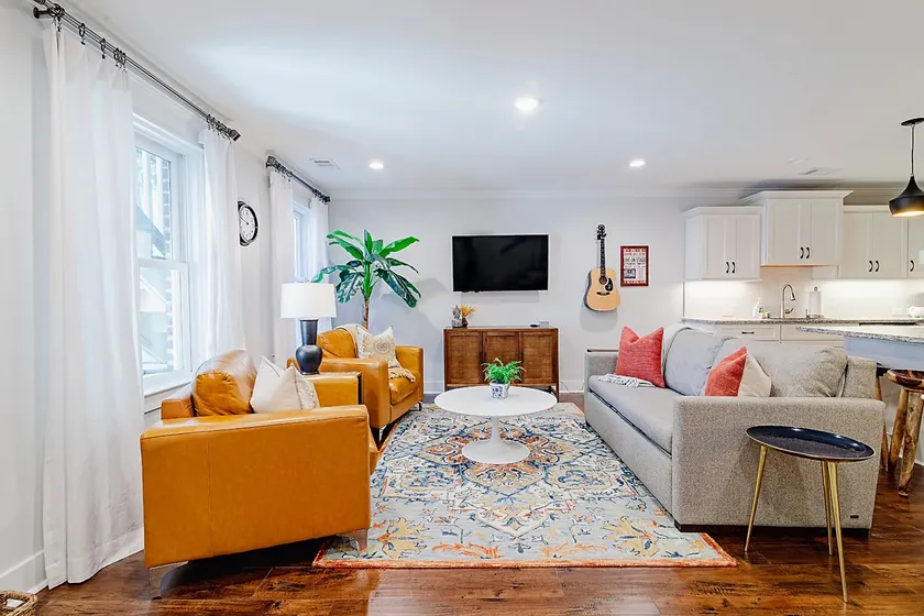 Private 1BR Garden Suite by Crawford Square - Image 1