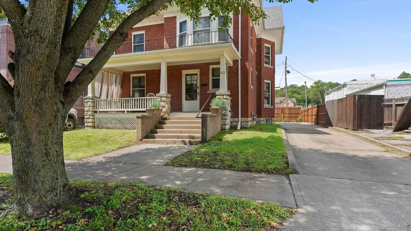 Large home, great location! - Image 1