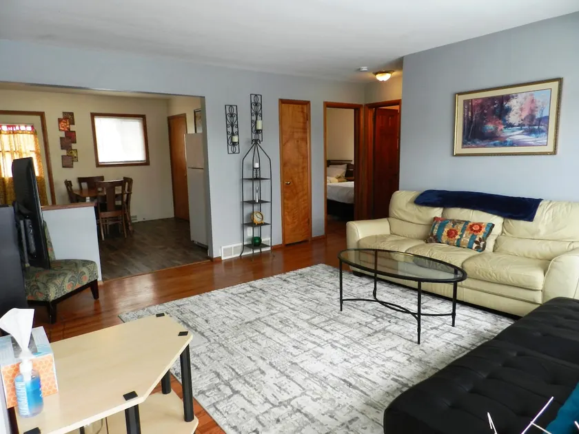 Entire duplex next to waterfront - Image 1