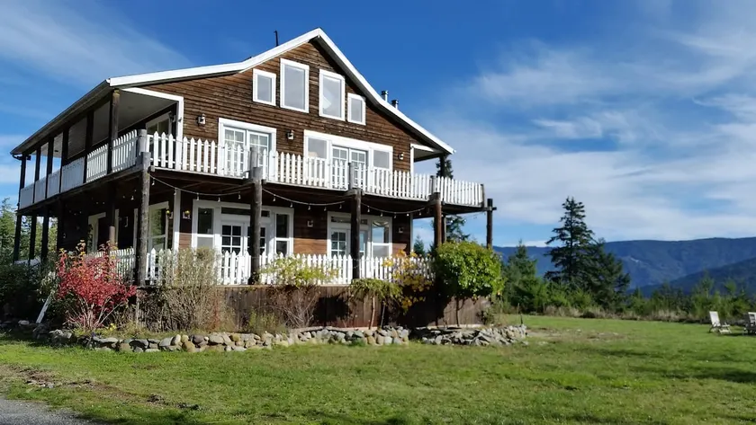 Redwood Valley Rustic Retreat - Image 1