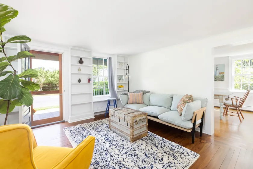 Beach Cottage in Greenport Village—walk to beach - Image 1