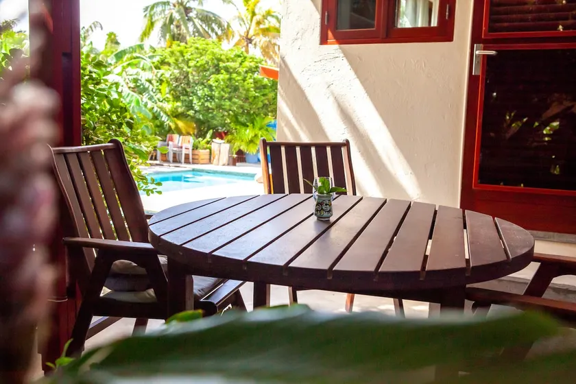 Romantic studio by pool and tropical garden - Image 1