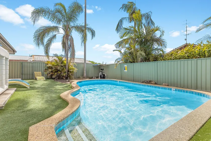 Hunter Home with POOL / CINEMA ROOM / PING PONG - Image 1