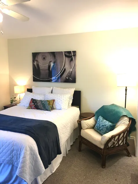 Fairhaven Suite- woods, hike bike trails & WWU - Image 1