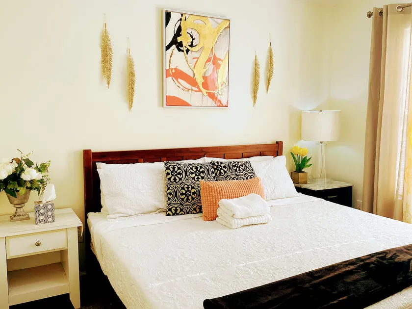 INDEPENDENT 4 Bdr Home Nr Downtown NO CLEANING FEE - Image 1