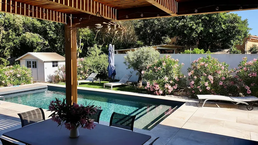 Villa amid olive trees, 1.3 km from the port. - Image 1