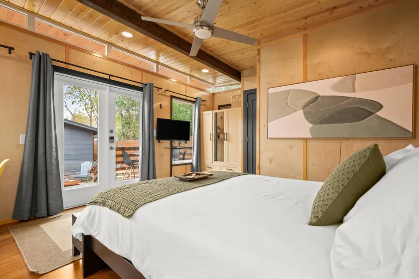 BeeNBee: Cozy Stay & Patio - Image 1