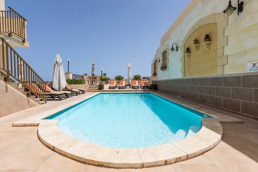 Superb villa 2, inviting pool and spacious outside space.Fully airconditioned. - Image 1