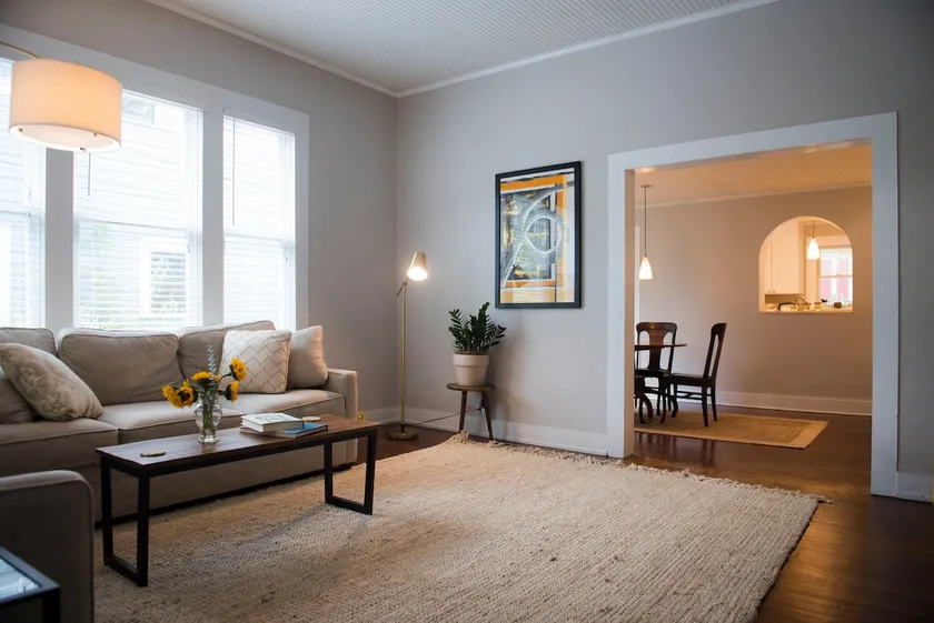 Charming Avondale Bungalow - Image 1