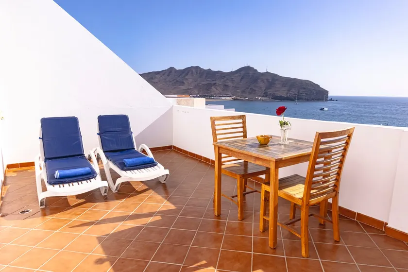 Apartment with terrace, - Image 1