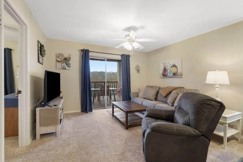 Walk in, 2BR 2 Bath, Lake front Condo. SDC 3 MIN. - Image 1