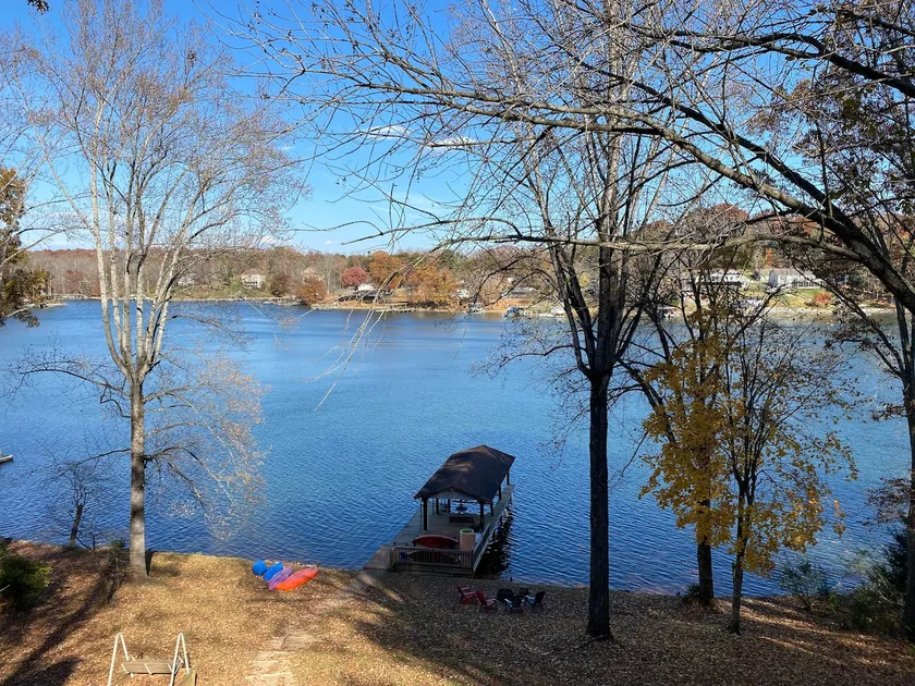 $198Lakefront Sun. Free Doc/lift Kayak FirePit Pet - Image 1