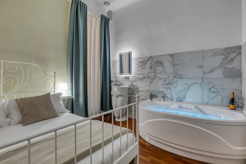 ATRHOME Frattina Luxury - Image 1