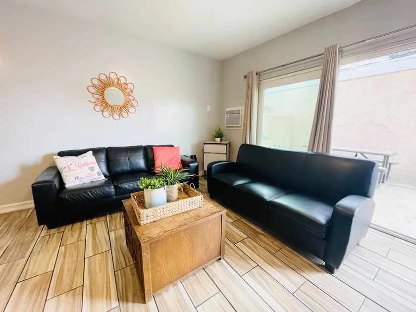 Down-to-earth Hideaway With lots of Amenities - Image 1