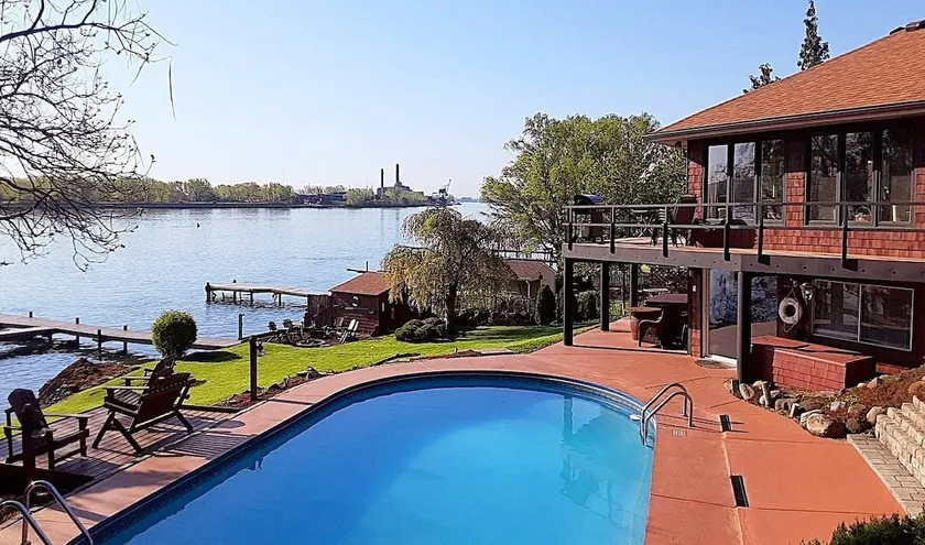 HEM - PÅ RIVEREN - POOL & VARMT TUB - PÅ Niagara-floden Fantastisk utsikt! 3 + BR - Image 1