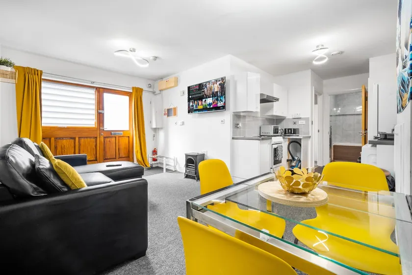 Lovely 2-bed Apartment in Birmingham - Image 1