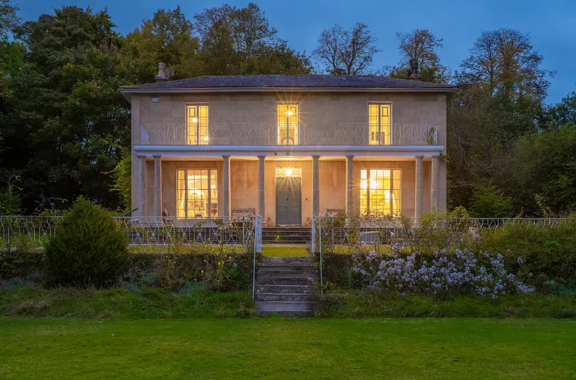 Henge Estate - Large Manor with ensuite double rooms, hot tub and tennis court - Image 1
