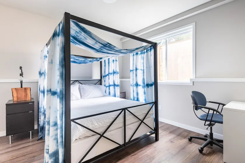 Luxe|Clean|Contactless Alberta Daylight Apartment - Image 1