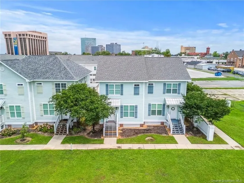 Townhome Downtown Lake Charles - Image 1