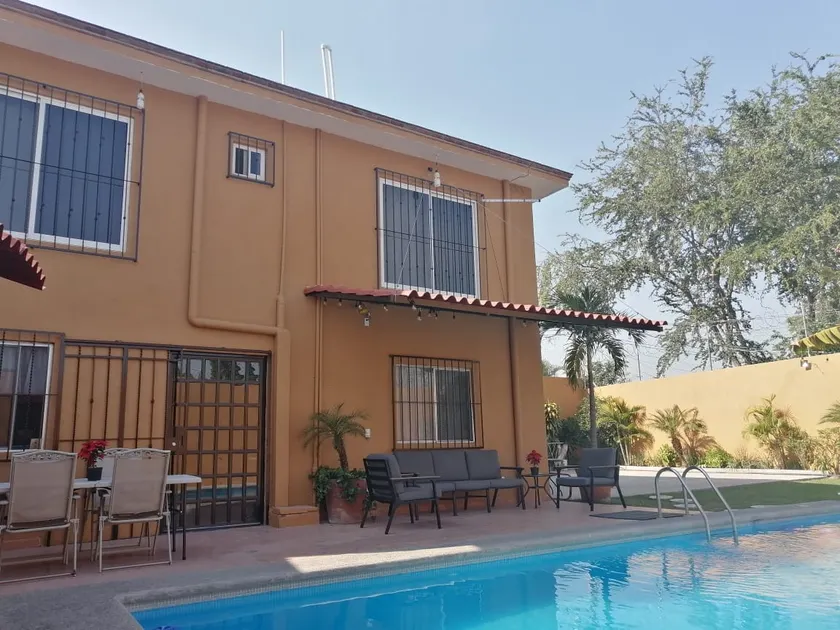 Family house for the weekend with a pool at 28° - Image 1