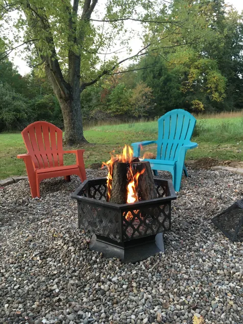 Caddy Corner has a hot tub just outside of town - Image 1