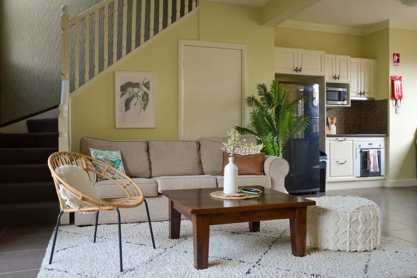 Entire Villa, Central Location, Sparkling Clean. - Image 1