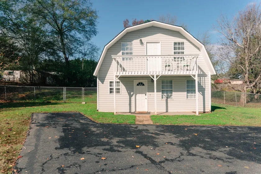 Bungalow Home with EV charger - No Cleaning Fee - Image 1