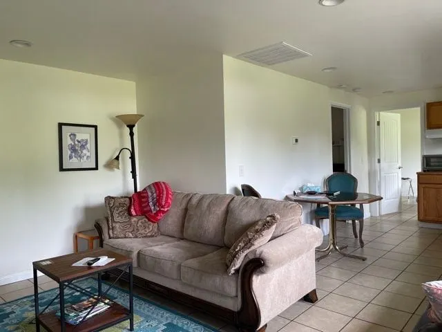 Completely furnished. Children under 13 are free - Image 1