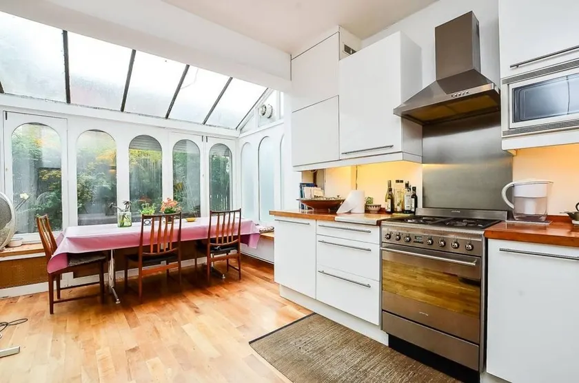 One of a kind Brixton flat with piano & 8ft TV - Image 1