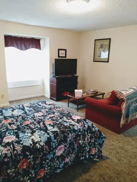 Private Small Apartment - Upstairs Free Parking - Image 1