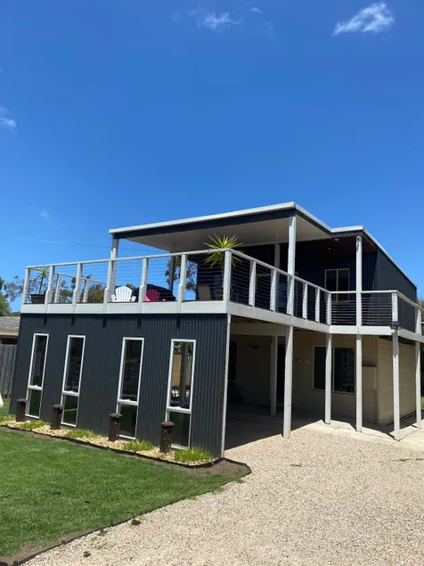Coastal Retreat, 400 Metres to beach - Image 1