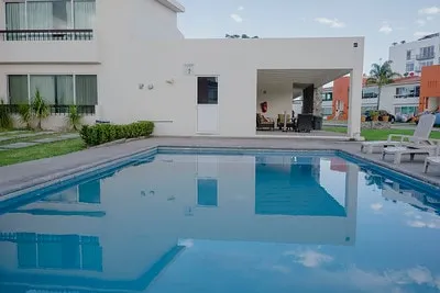 3 bedrooms • 8 guests • Ideal for families • 2 cars - Image 1