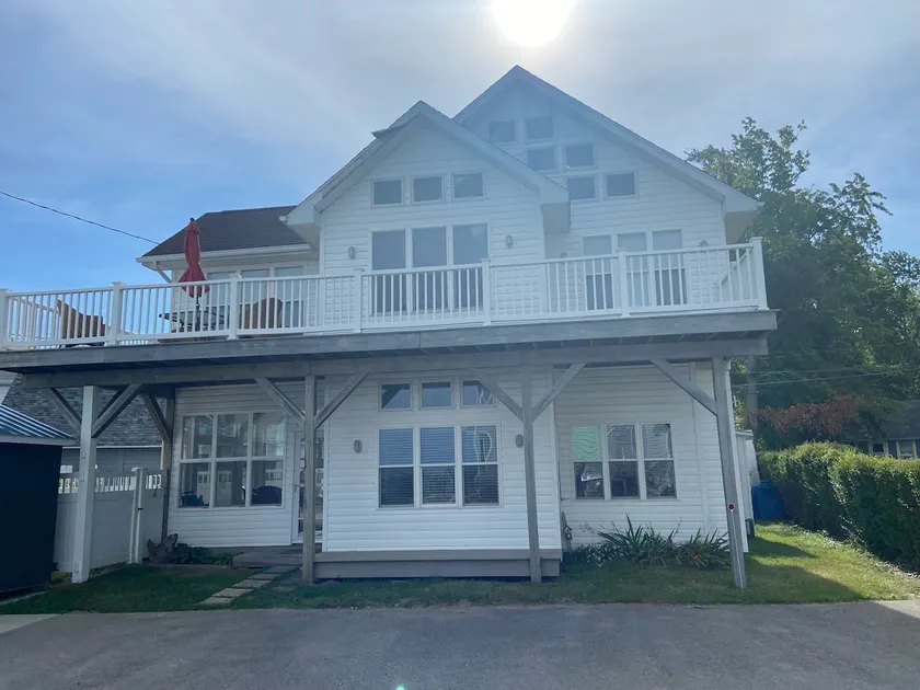 Neverland Cottage with lake views - Image 1