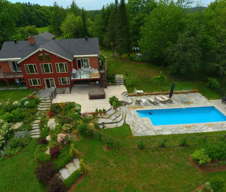 Beautiful estate, in eastern townships, 4 bdr, - Image 1