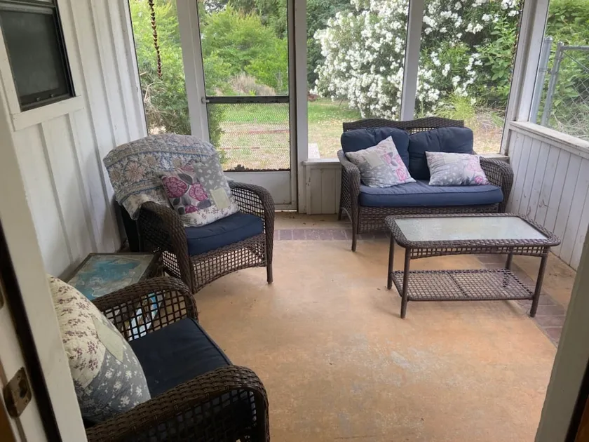 Studio Ashley Lover’s Hideaway - Image 1