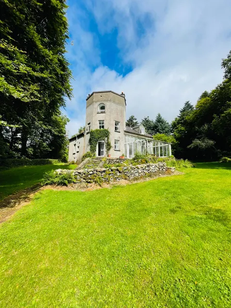 Secluded Glenbeg Tower in stunning private estate. - Image 1