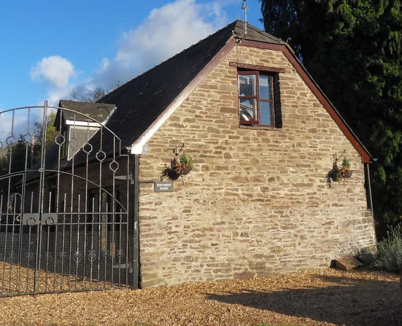 Cosy rural barn conversion, riverside location - Image 1