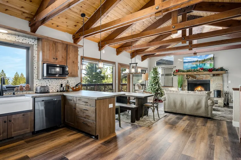 The Tahoe at Three Pines – 5 Min Walk to Lake! - Image 1