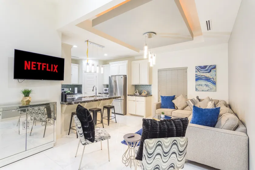 🎄New Luxury Family Friendly Downtown Modern Home🏡 - Image 1