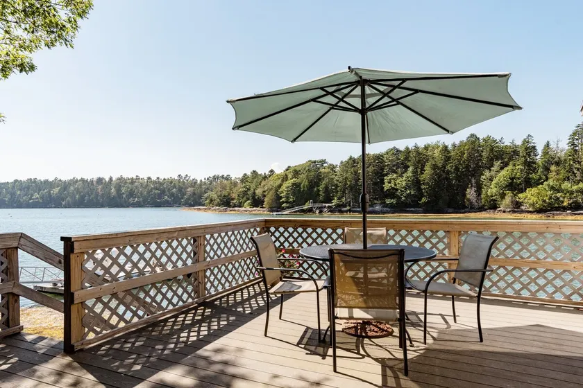 Seal Ledge - water's edge cottage with kayaks - Image 1