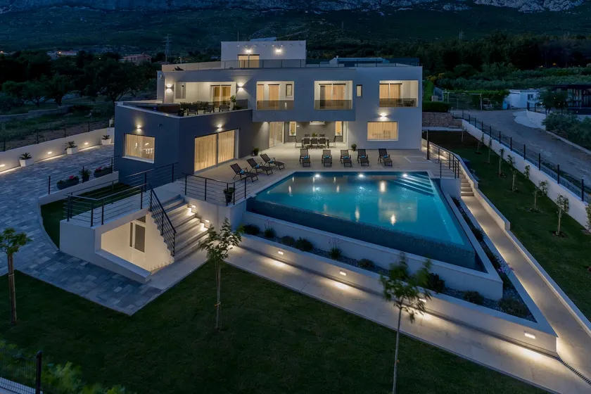 Luxurious Villa Meri - Image 1