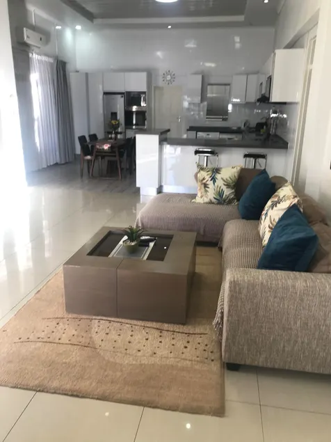 Modern luxurious 125 m² apartment near the CBD - Image 1