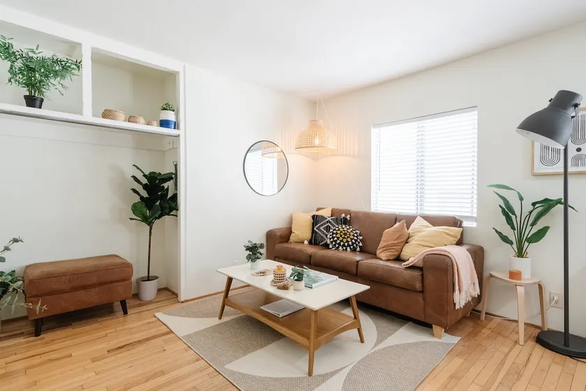 Amazing Location! Chic Apt Steps to Beach & Cafes! - Image 1