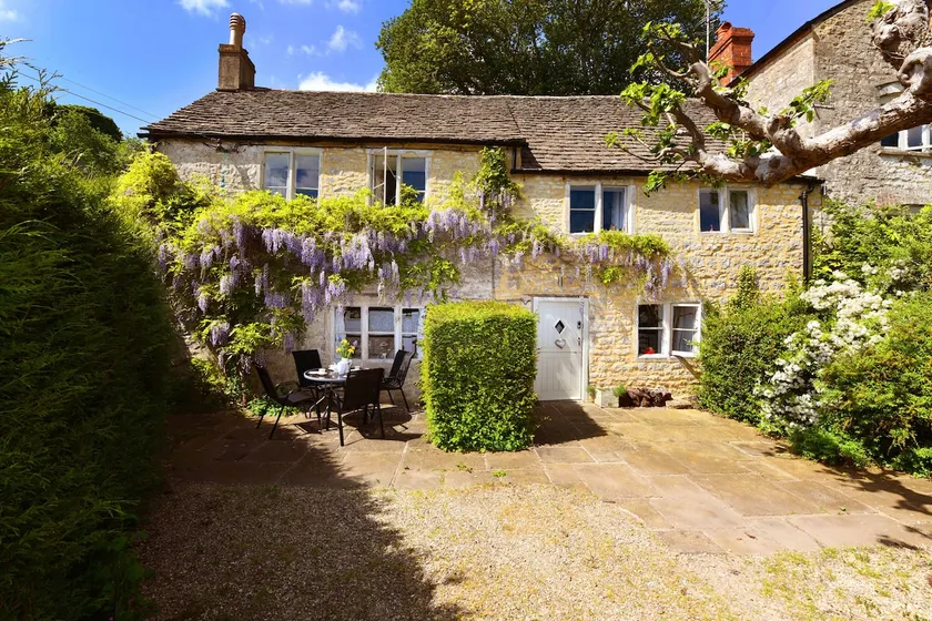⭐⭐⭐⭐⭐ Stylish and unique Cotswold village cottage - Image 1