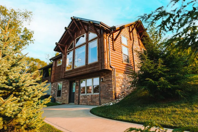 Luxury Cabin with Hot Tub, Kitchen, Living Room, Fireplace - Sleeps up to 4 - Image 1
