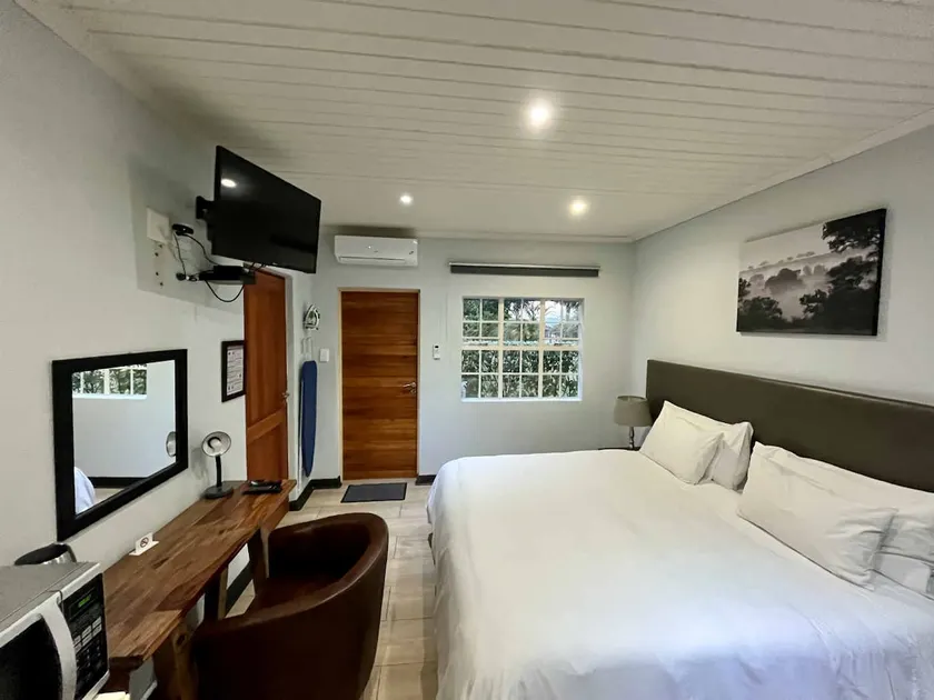 Standard triple room for affordable stay - Image 1