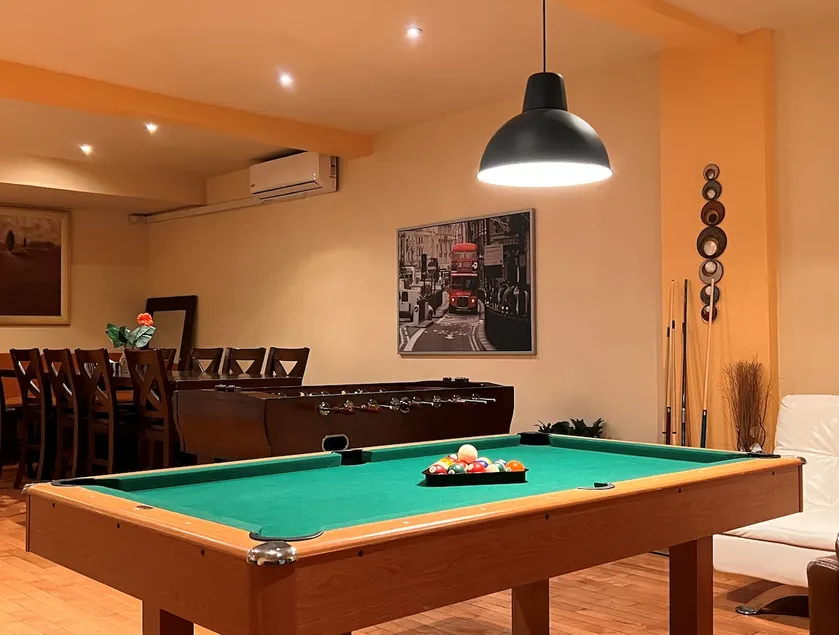 C12~Private Sunny Terrace+15 Beds/Sofabeds+5 Full baths+Free parking - Image 1