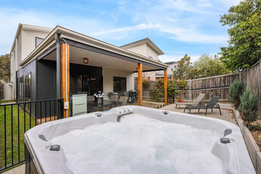 Seagrove Retreat Cowes - Image 1
