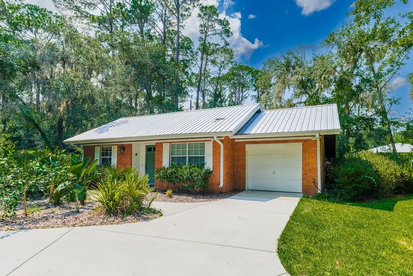 Quiet cottage 10 minutes from downtown Deland - Image 1