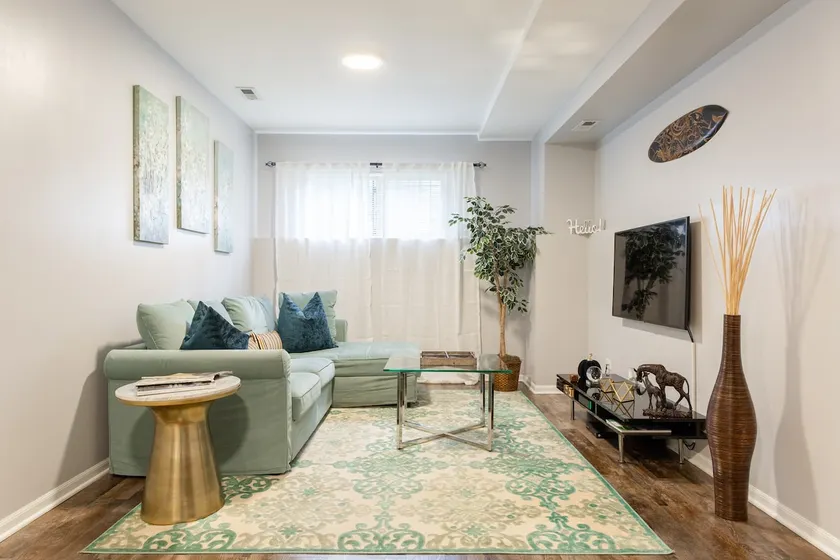 The Posh Apt. Mins to Downtown & Hyde Park - Image 1